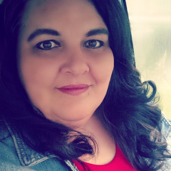 Meet your Posher, Renee - Picture 3 of 6